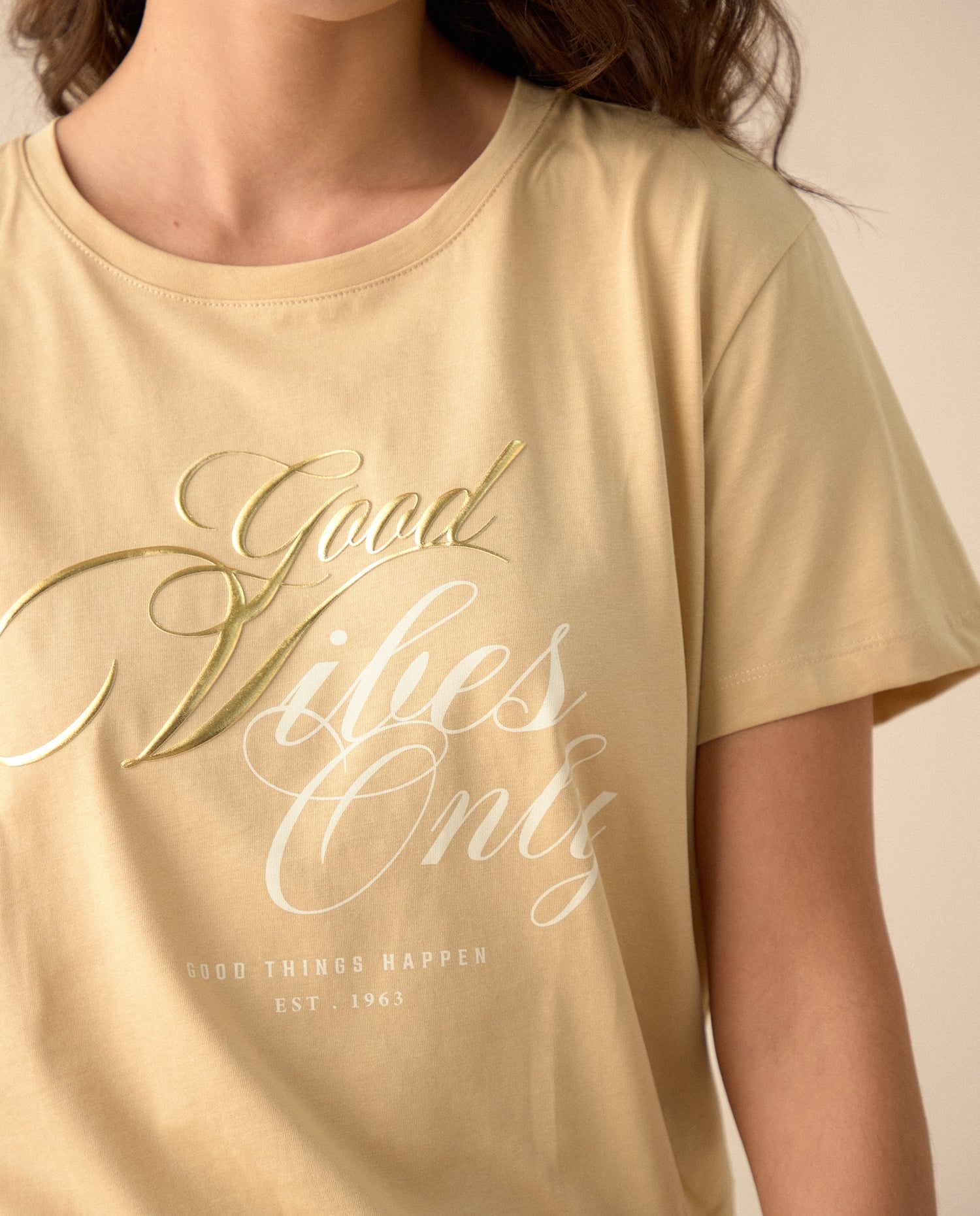 Camiseta con estampado en relieve para mujer - Amarillo