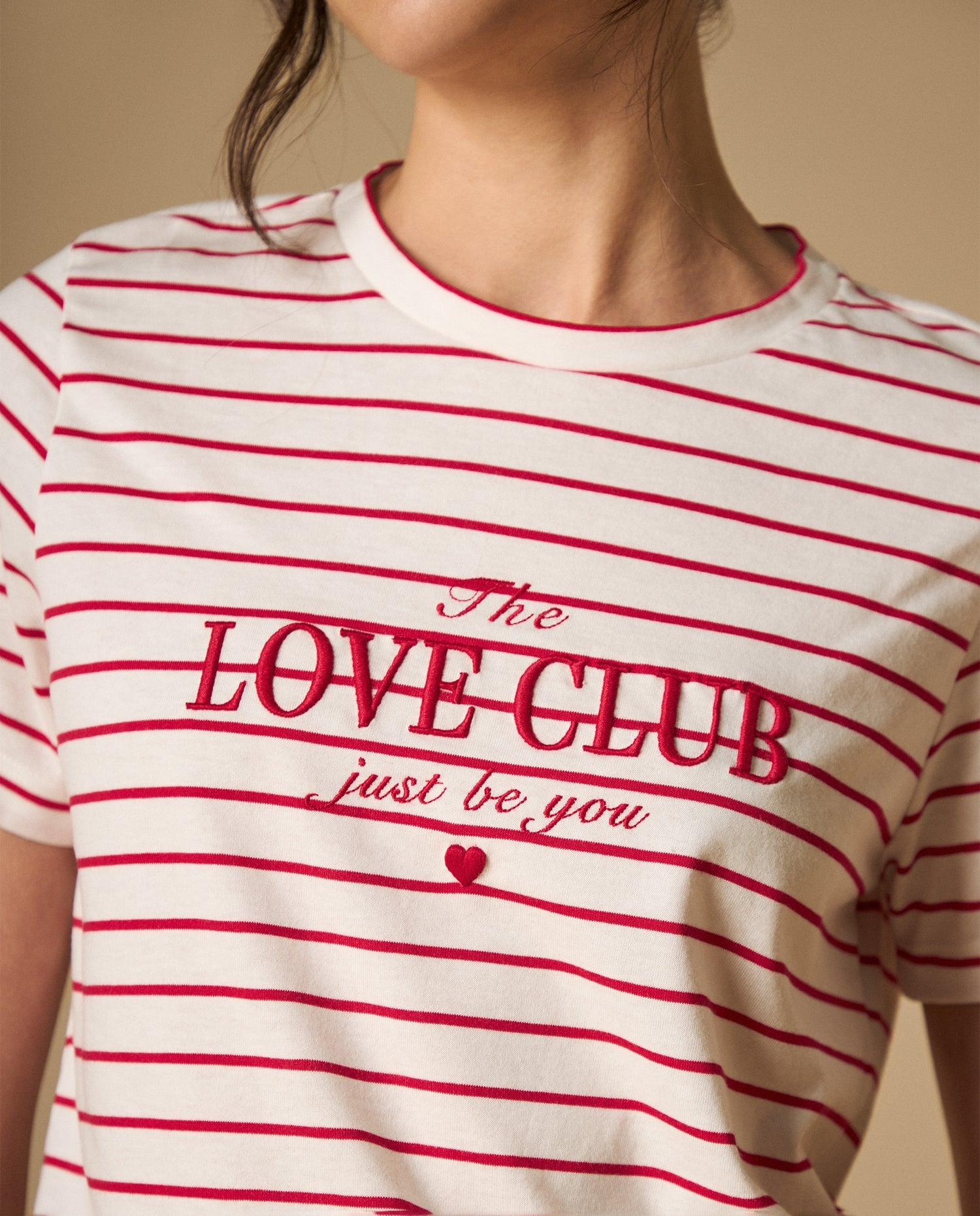 Camiseta manga corta con bordado decorativo - Crudo