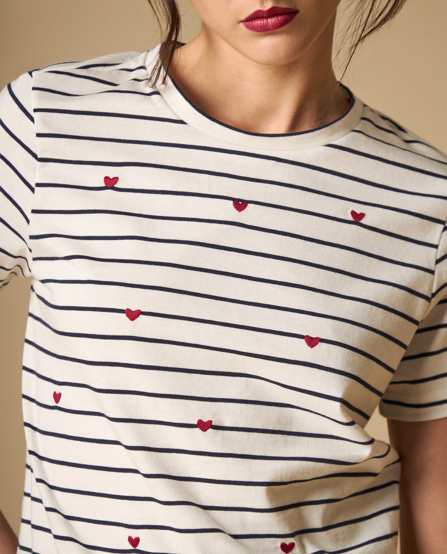 Camiseta manga corta con bordado decorativo - Crudo