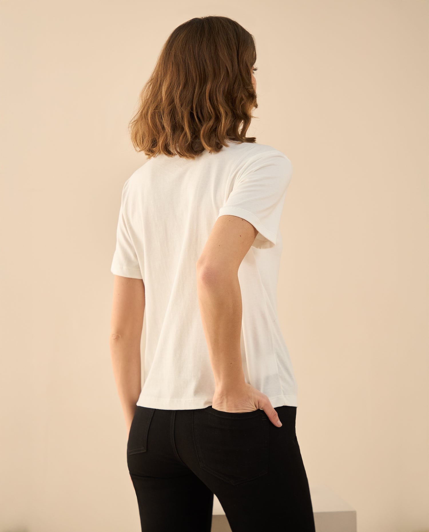Camiseta con detalles bordados para mujer - Crudo