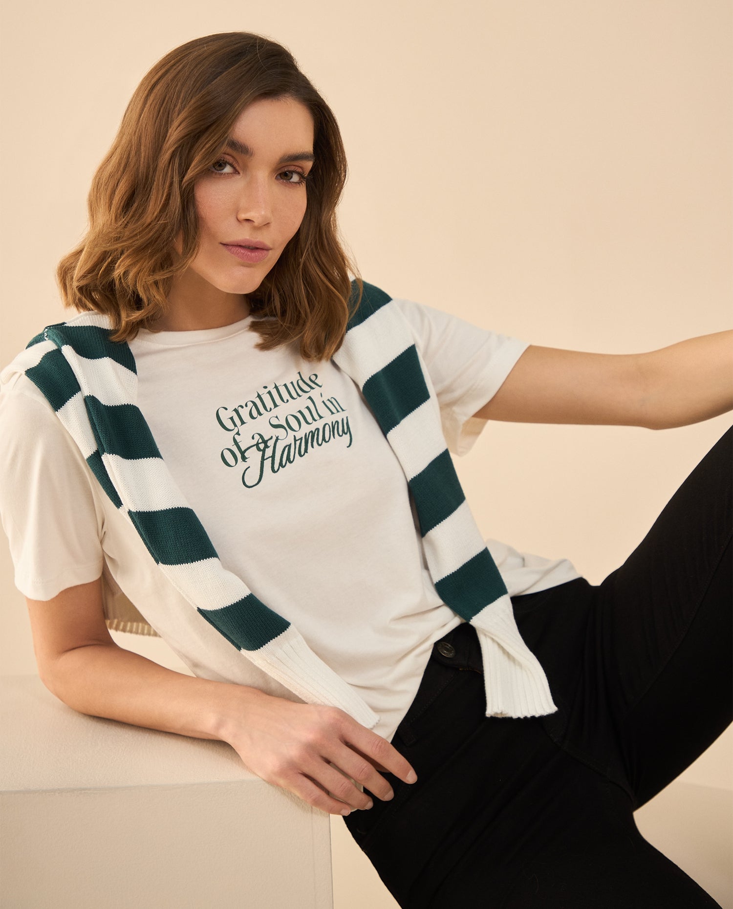 Camiseta con detalles bordados para mujer - Crudo