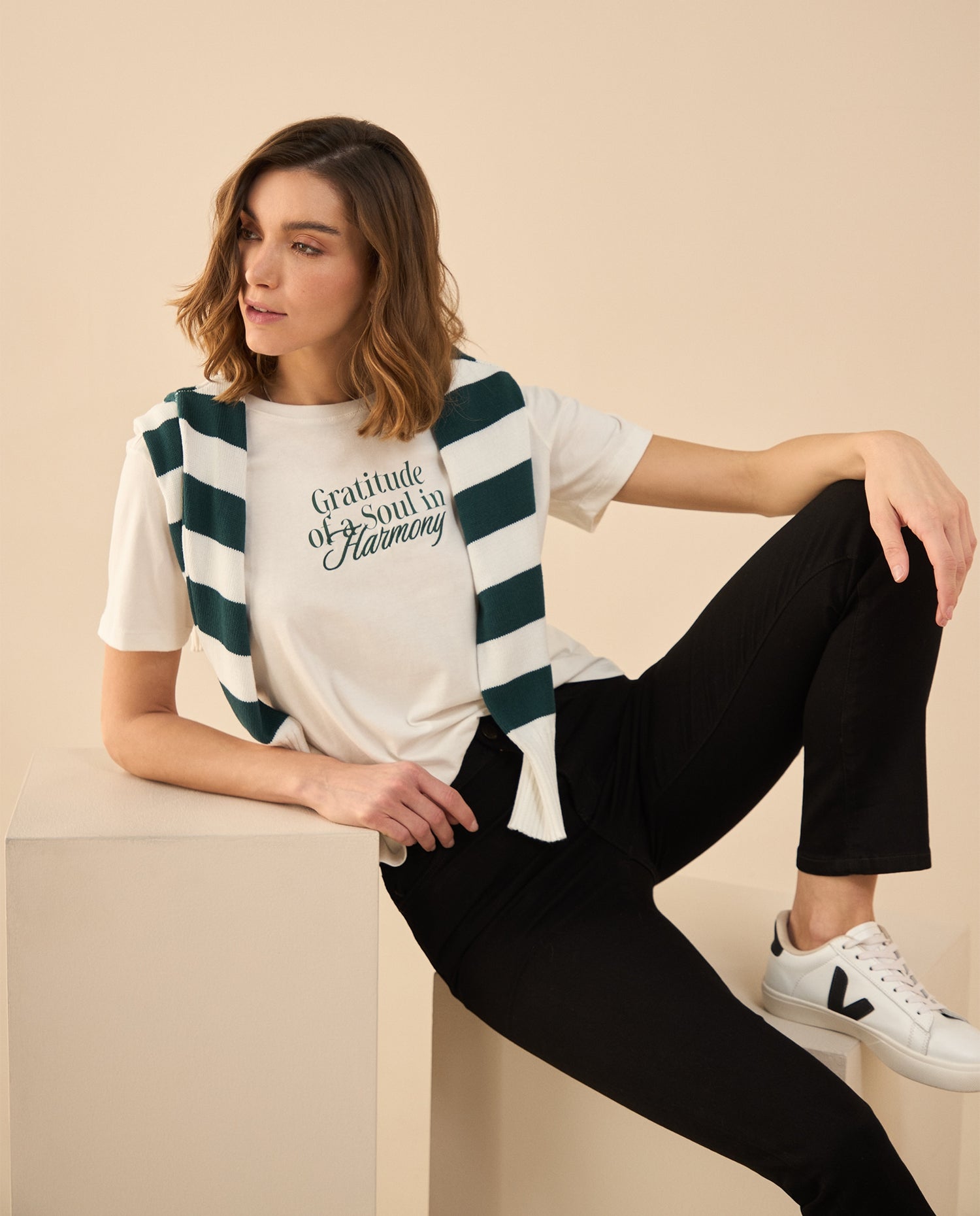 Camiseta con detalles bordados para mujer - Crudo