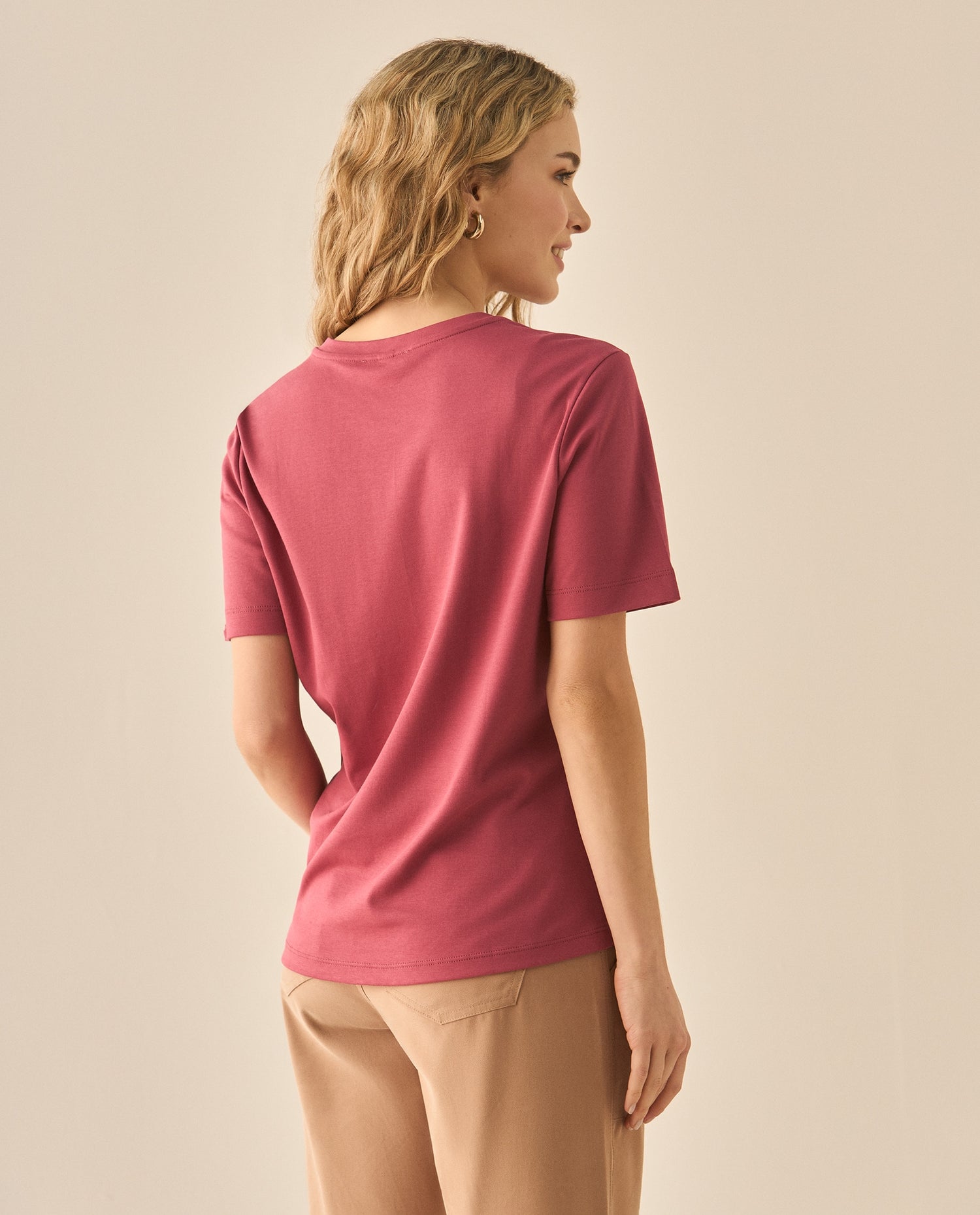 Camiseta con letras bordadas al frente y en las mangas para mujer - Rosa
