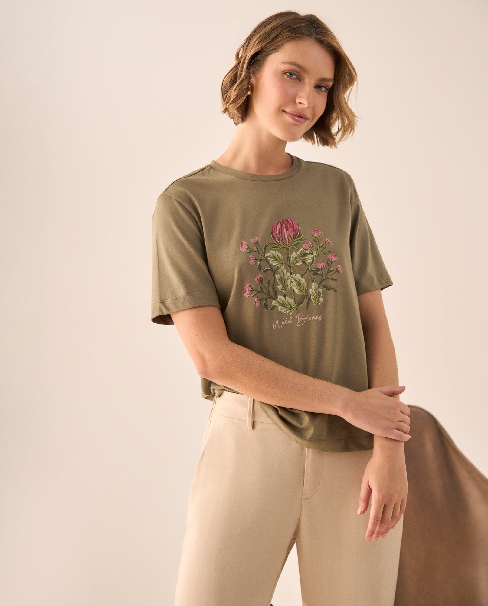 Camiseta Verde Bordado Floral Wild Blooms - Verde 34_109G001_VER180617_0