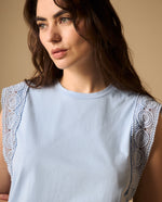 Camiseta con Detalles de Encaje - Azul
