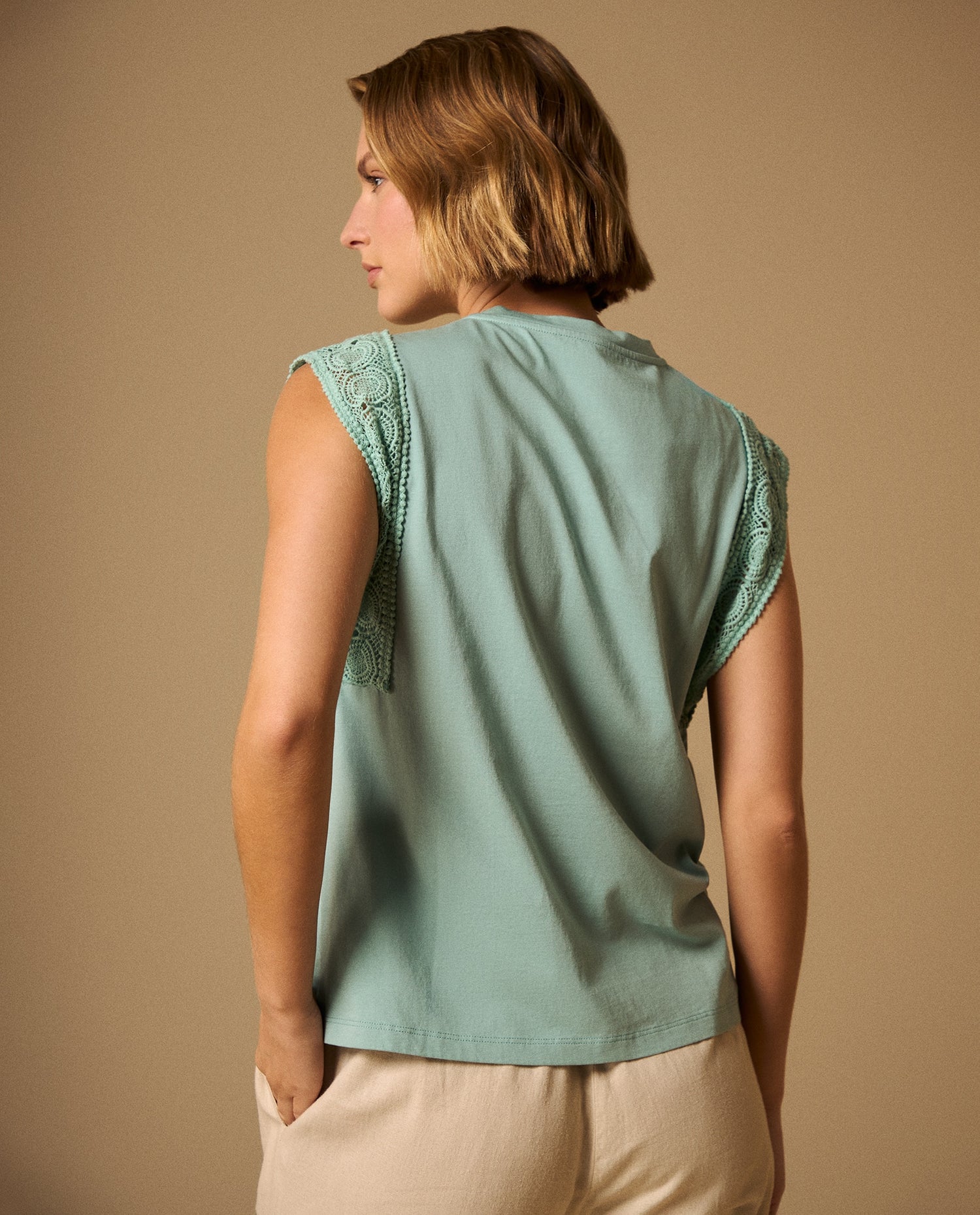 Camiseta con Detalles de Encaje - Verde
