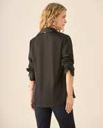 Camisa tipo satín con cuello clásico para mujer  - Negro