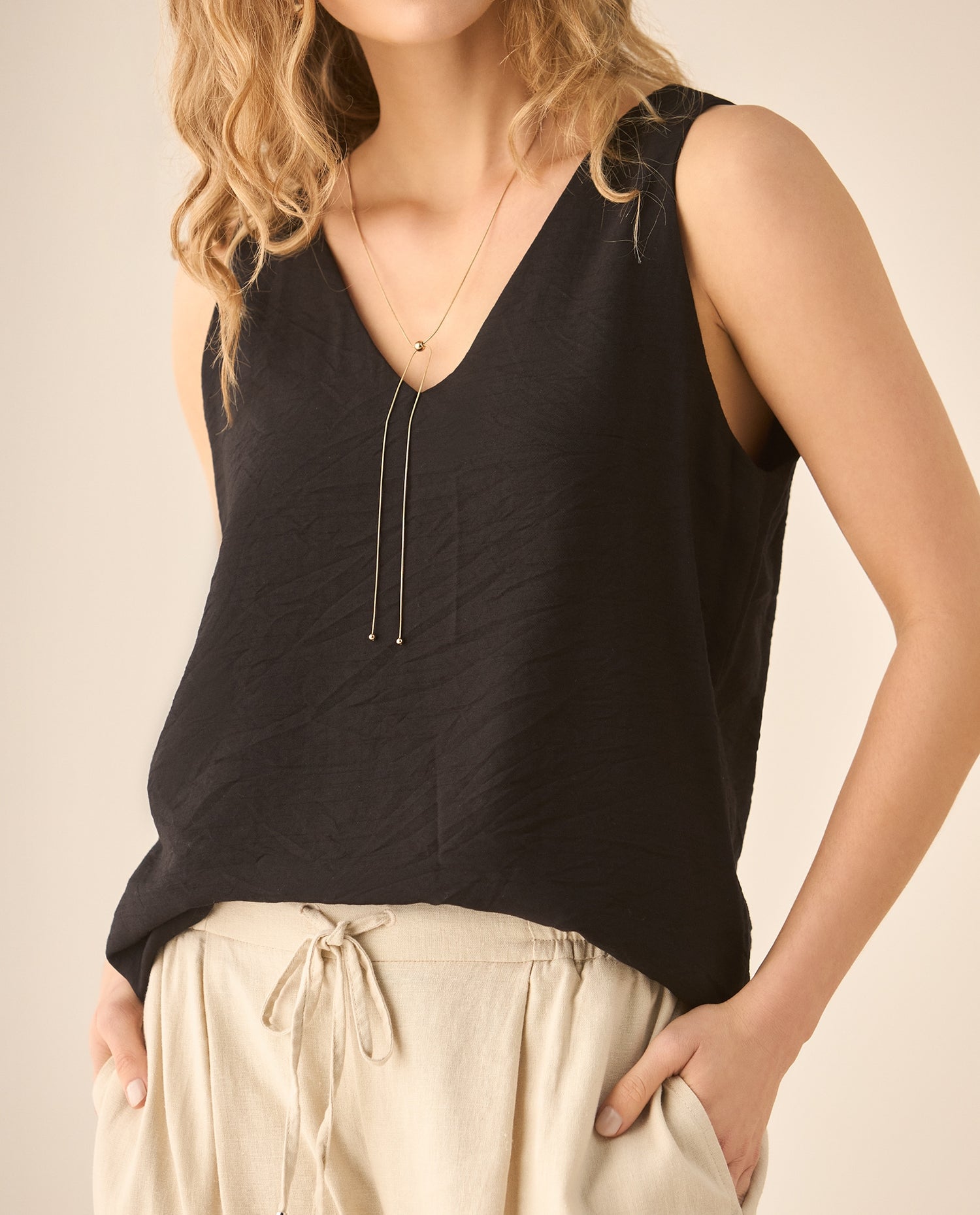 Camisa manga sisa de escote en V para mujer - Negro