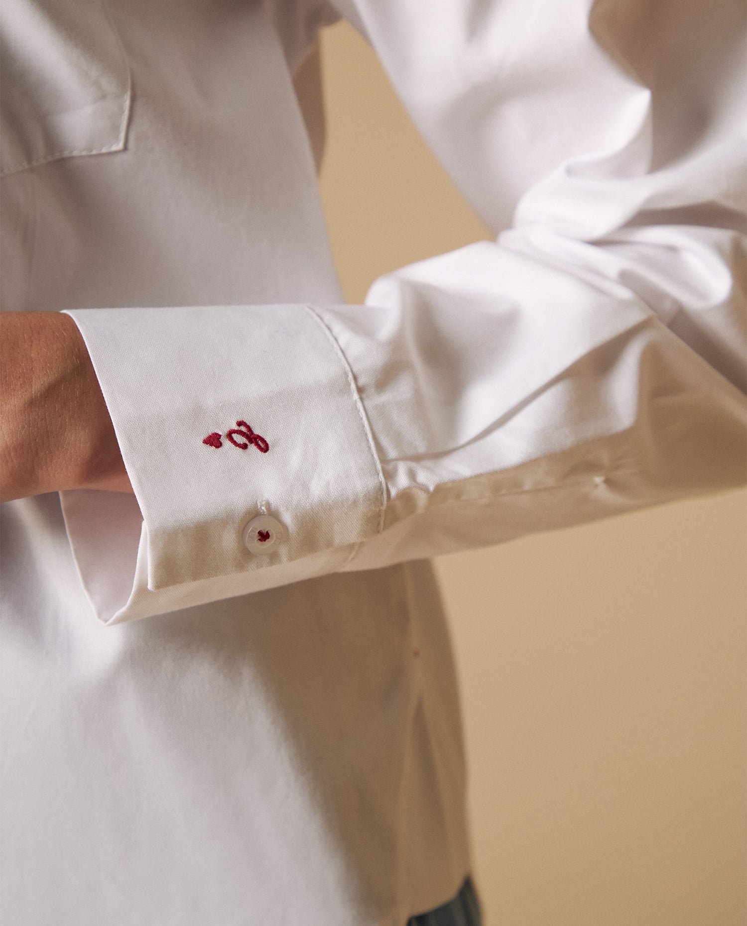 Camisa manga larga con bordado en pecho y puño - Blanco