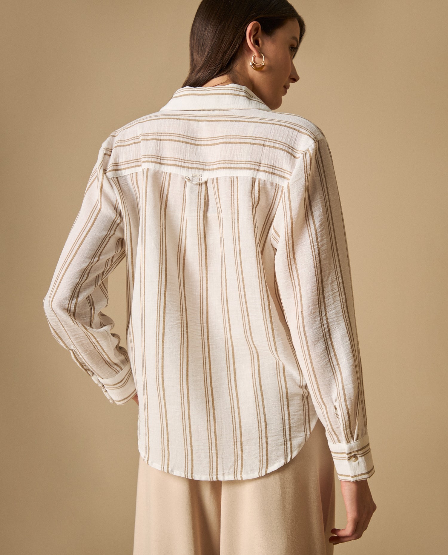 Camisa manga larga con bordado y cuello camisero - Crudo