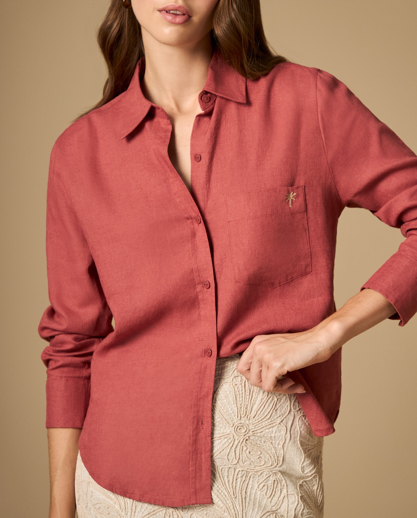 Camisa manga larga con bolsillo y bordado decorativo - Naranja 34_112H912_NAR181536_0