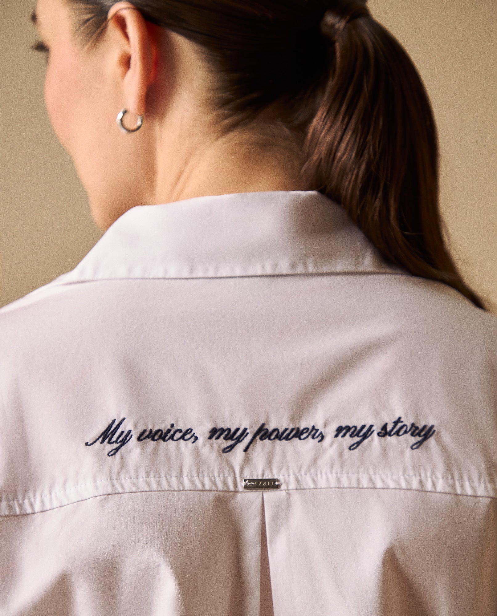 Camisa clásica manga larga con bordado tipográfico para mujer - Blanco 34_113G000_BLA114001_3