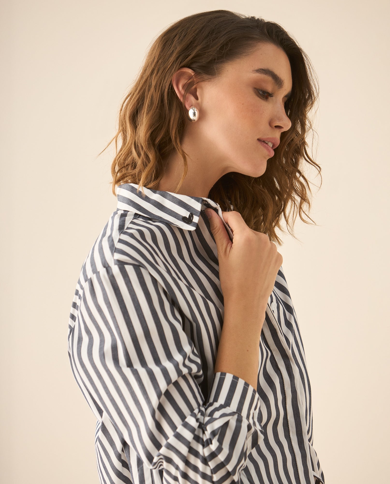 Camisa de rayas con bordado en el cuello para mujer - Negro 34_113G005_NEG190303_0