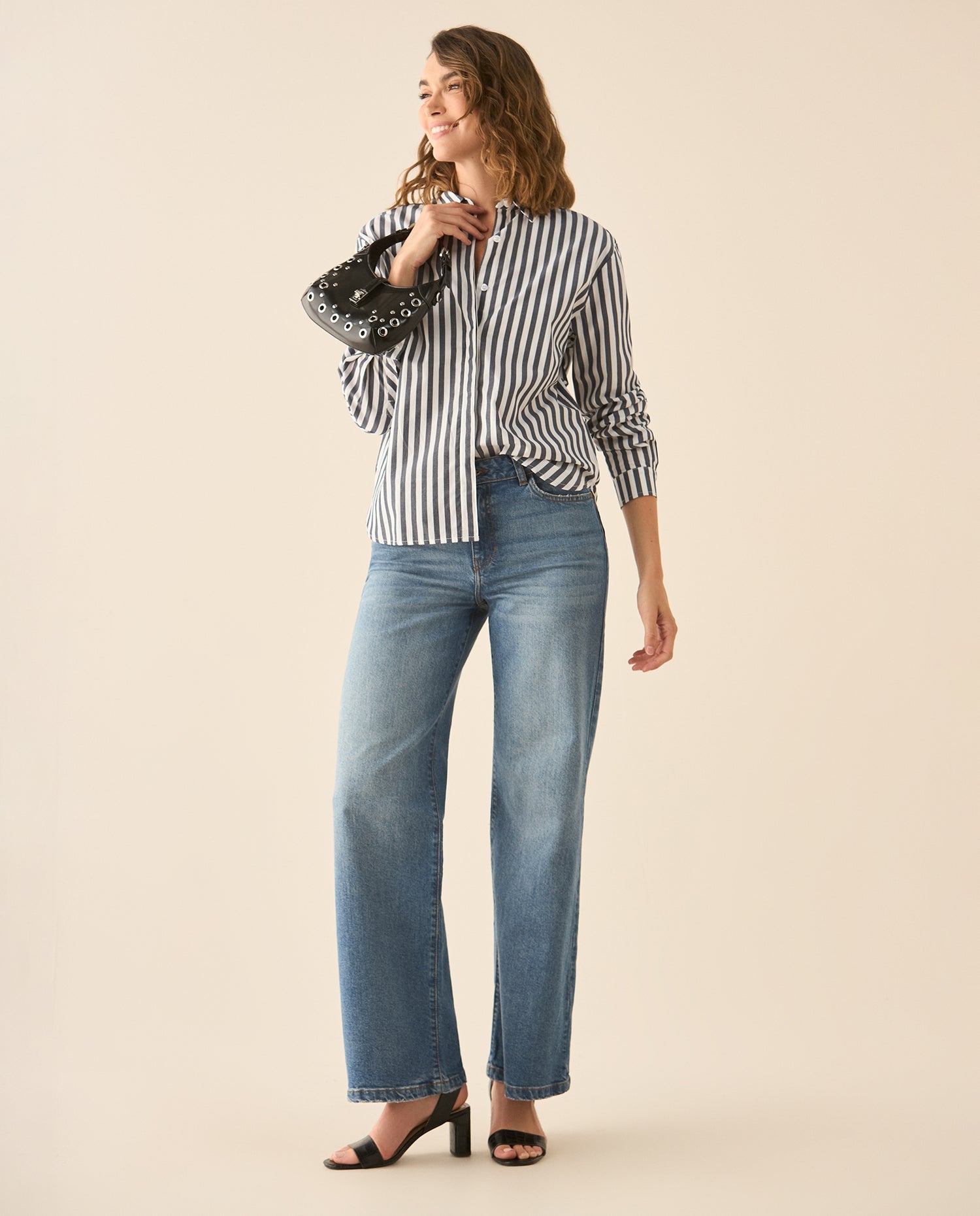 Camisa de rayas con bordado en el cuello para mujer - Negro