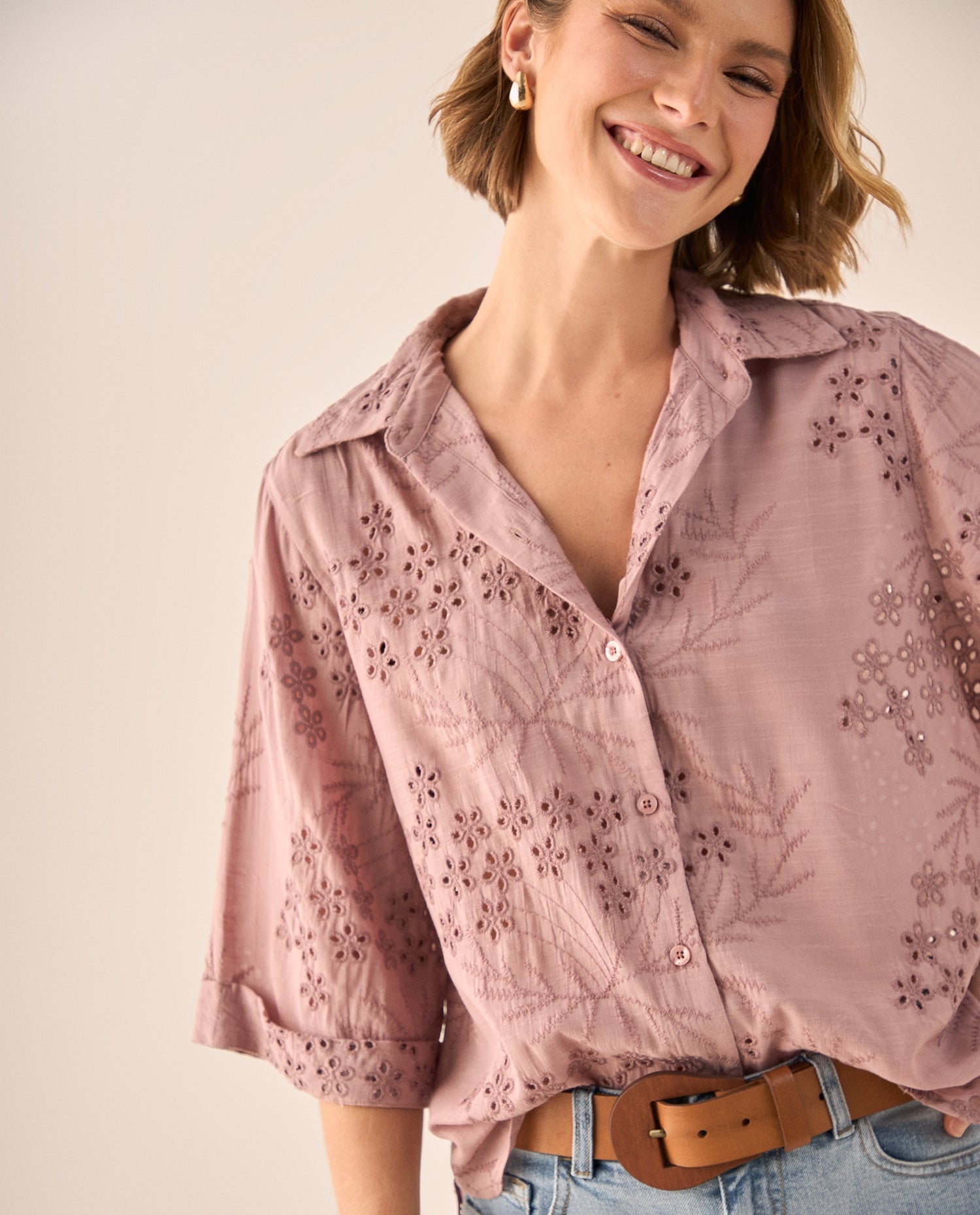Camisa Verde con Bordados Calados Florales - Rosa