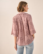 Camisa Verde con Bordados Calados Florales - Rosa