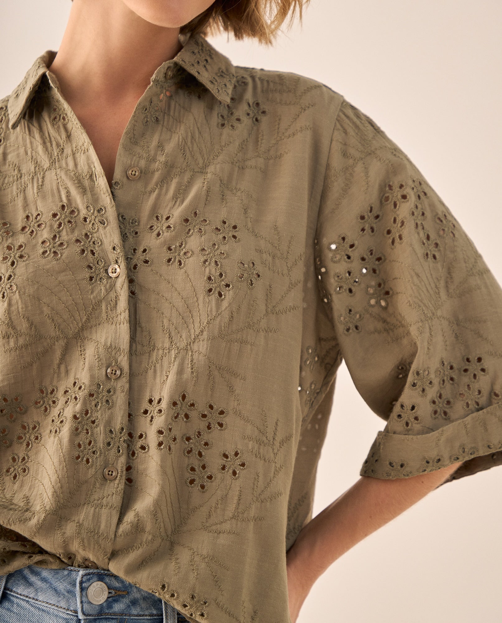 Camisa Verde con Bordados Calados Florales - Verde 34_119G000_VER180617_3