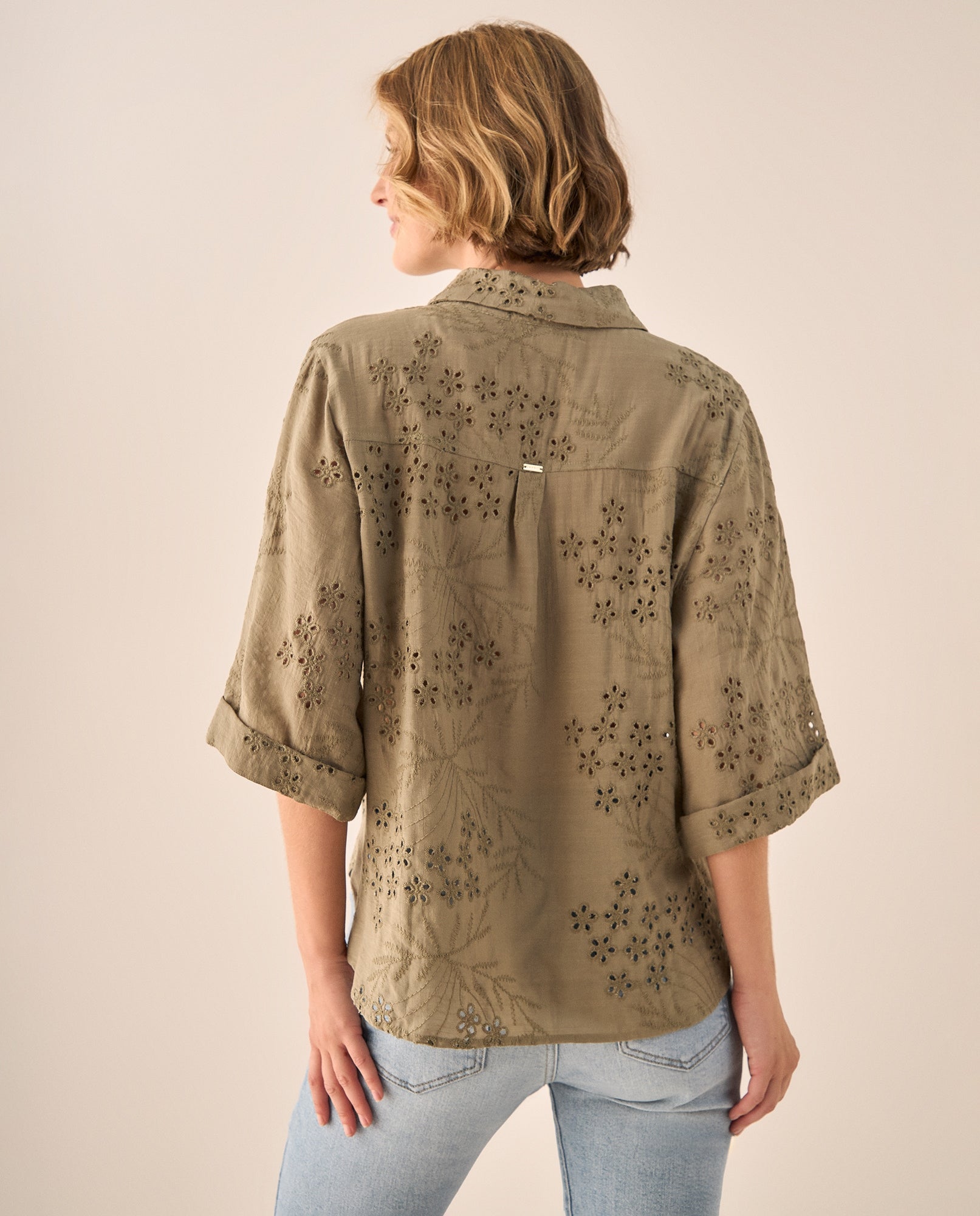 Camisa Verde con Bordados Calados Florales - Verde 34_119G000_VER180617_5