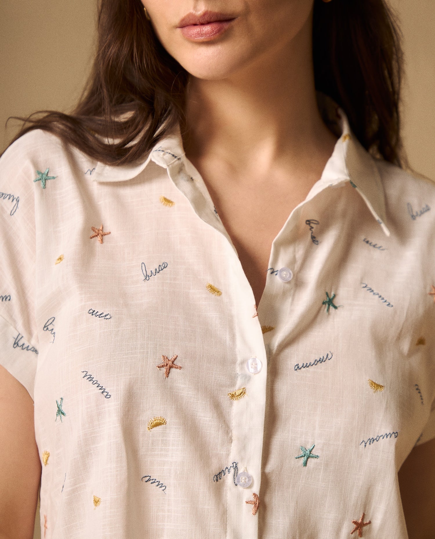 Camisa con Estampado de Palabras - Crudo