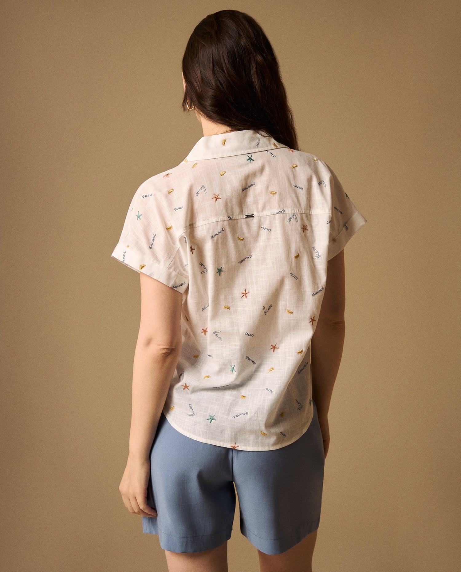 Camisa con Estampado de Palabras - Crudo