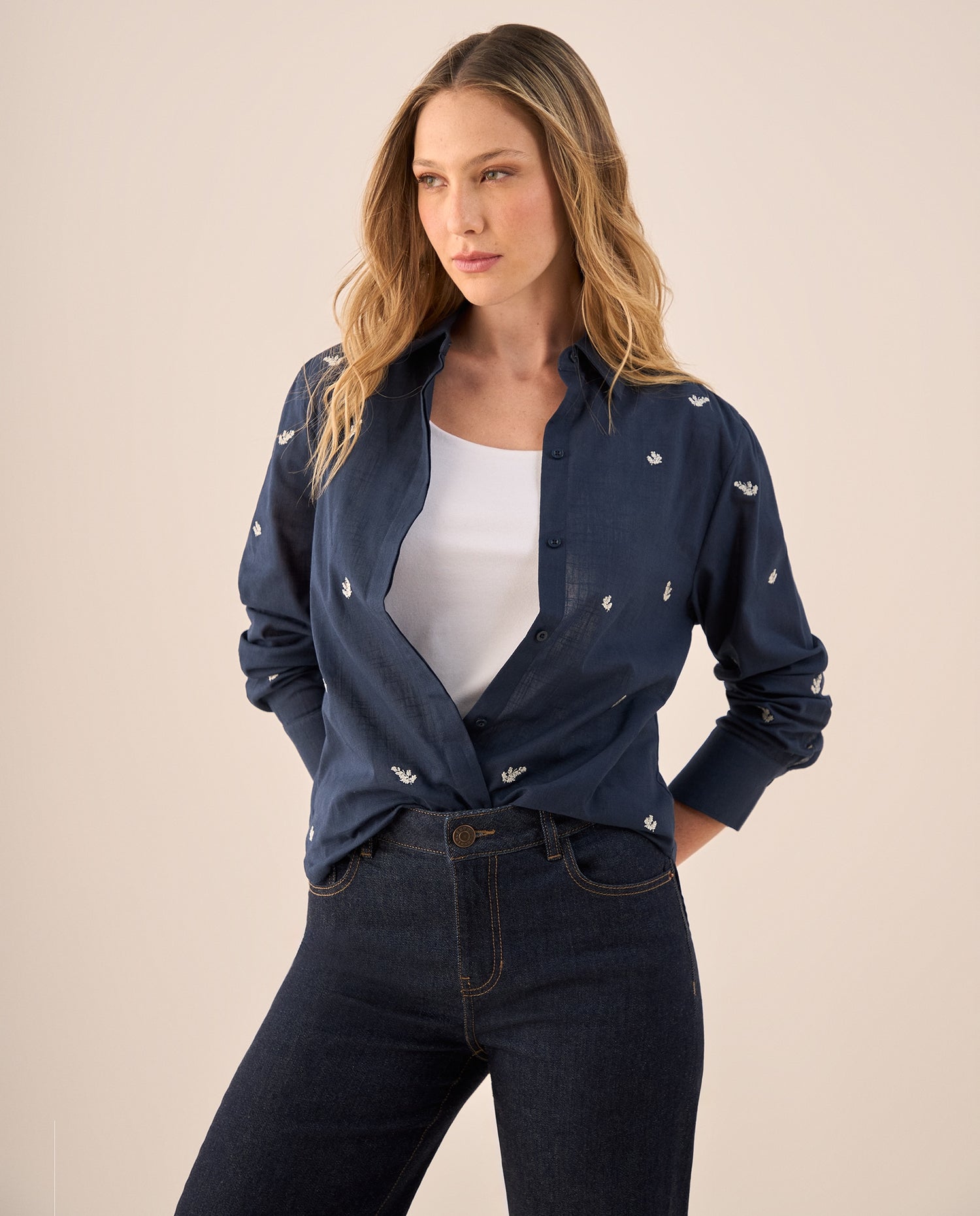 Camisa con Bordados Florales Azules - Azul