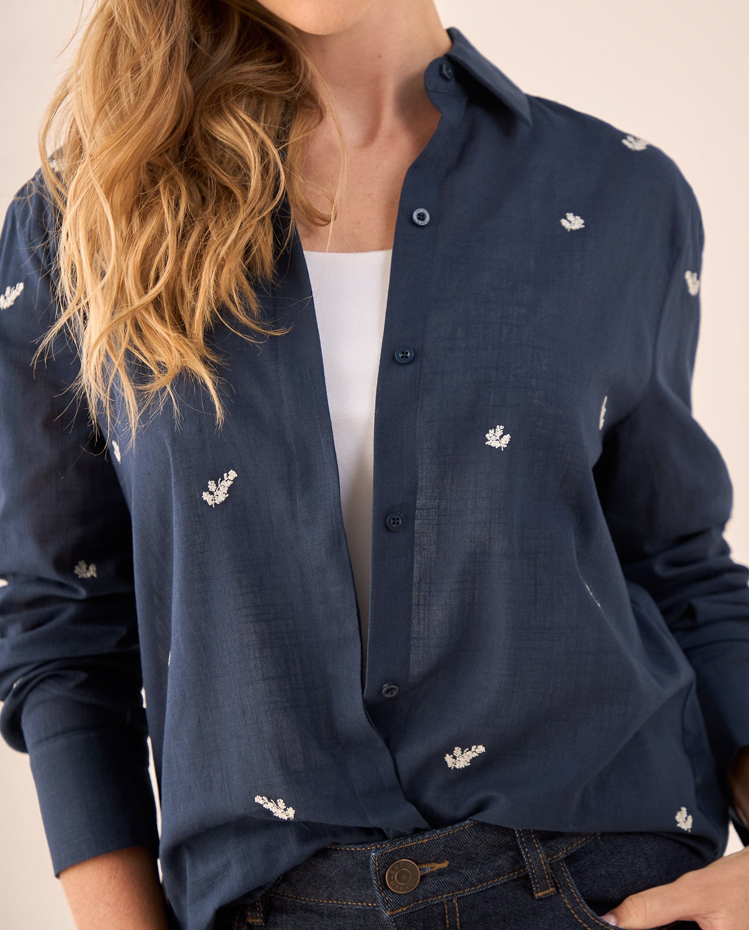 Camisa con Bordados Florales Azules - Azul