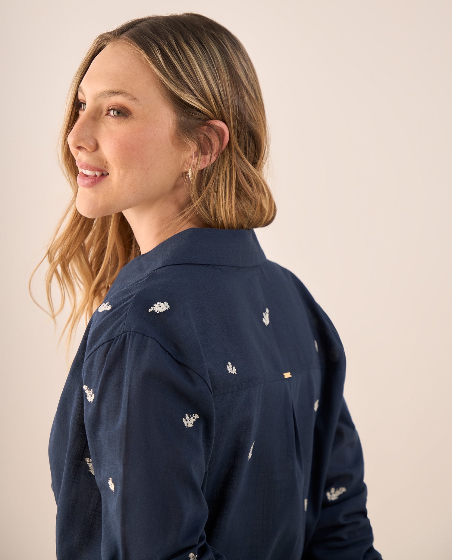 Camisa con Bordados Florales Azules - Azul