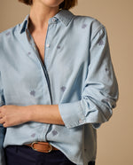 Camisa Azul con Estampado Floral Morado - Azul