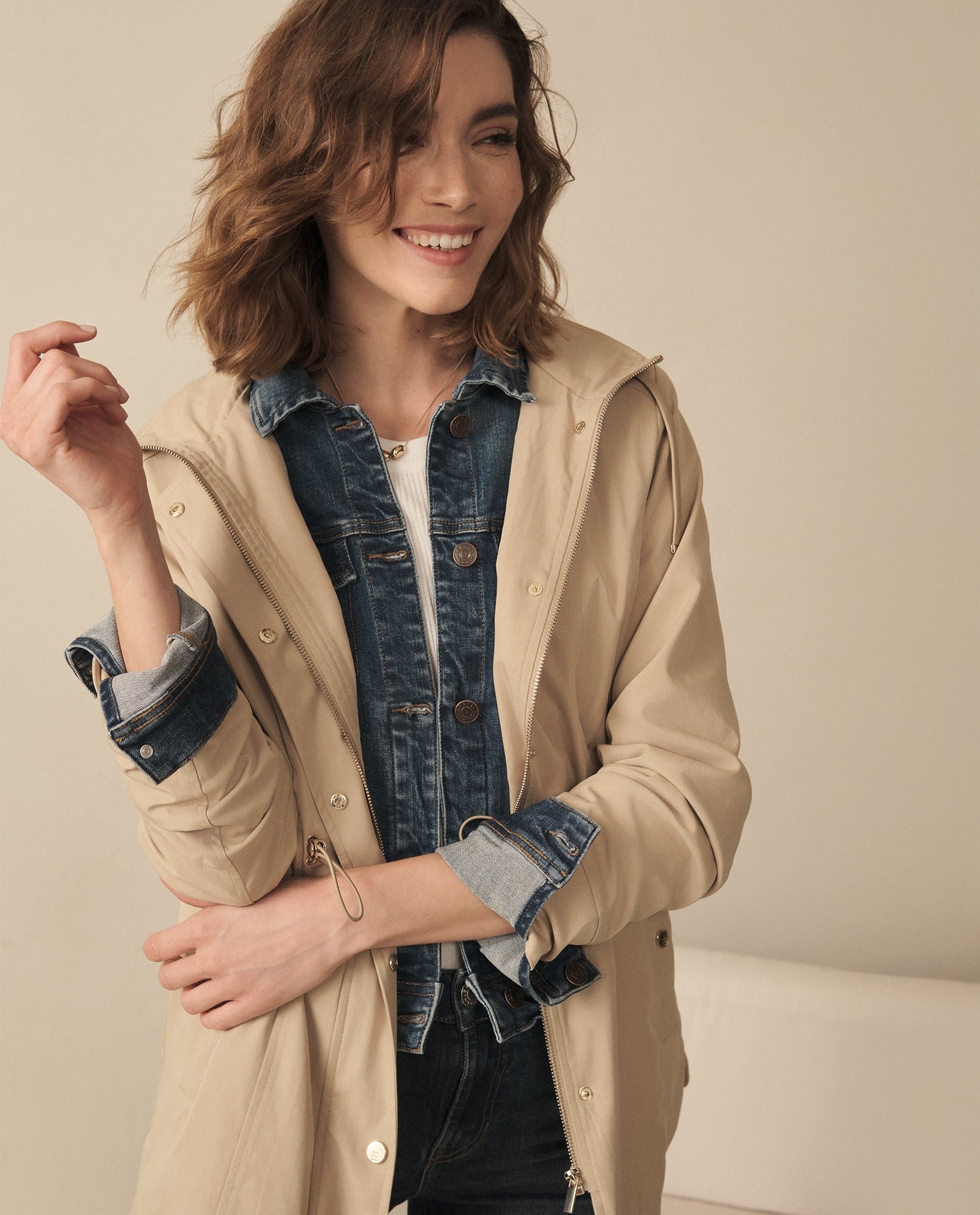 Chaqueta con capucha para mujer - Beige 34_120G919_BEI130607_0