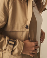 Trench Azul Bahía con Cinturón Ajustable - Café