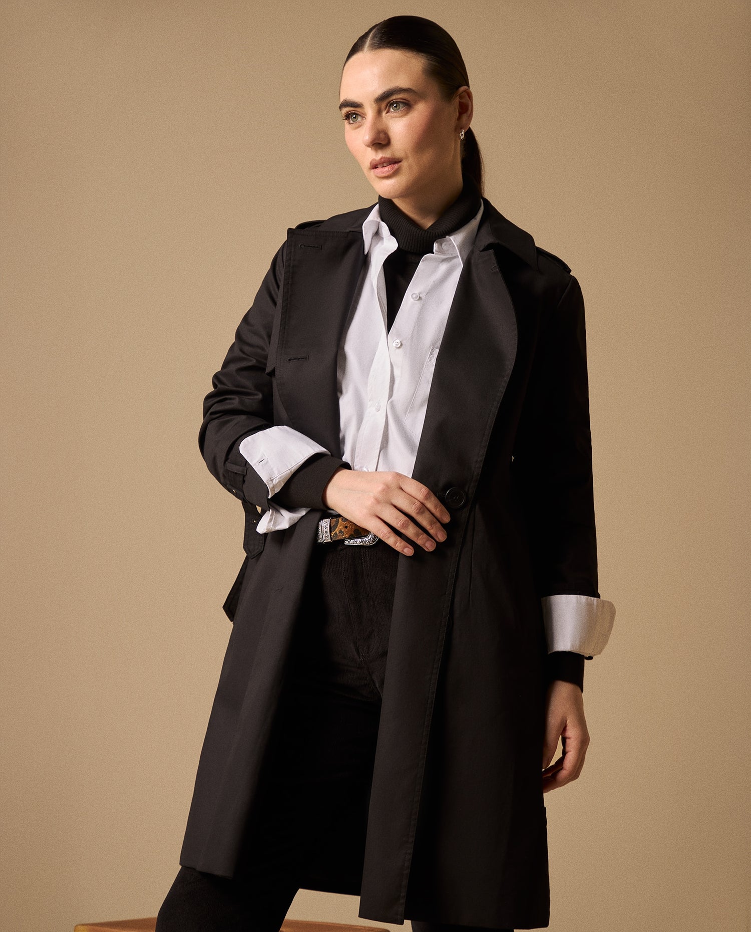 Trench Azul Bahía con Cinturón Ajustable - Negro