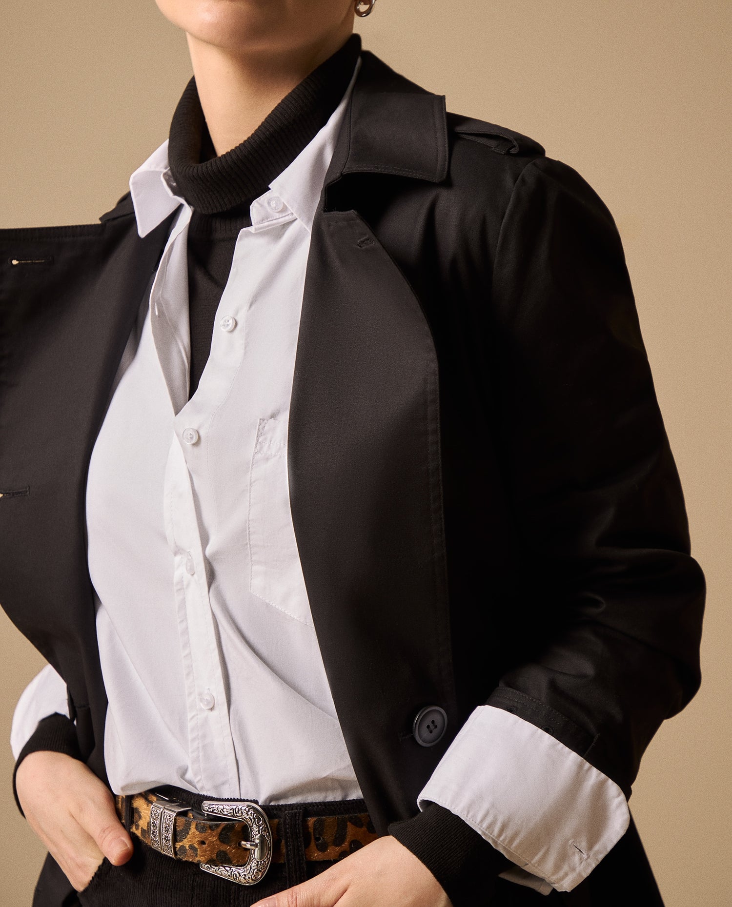 Trench Azul Bahía con Cinturón Ajustable - Negro