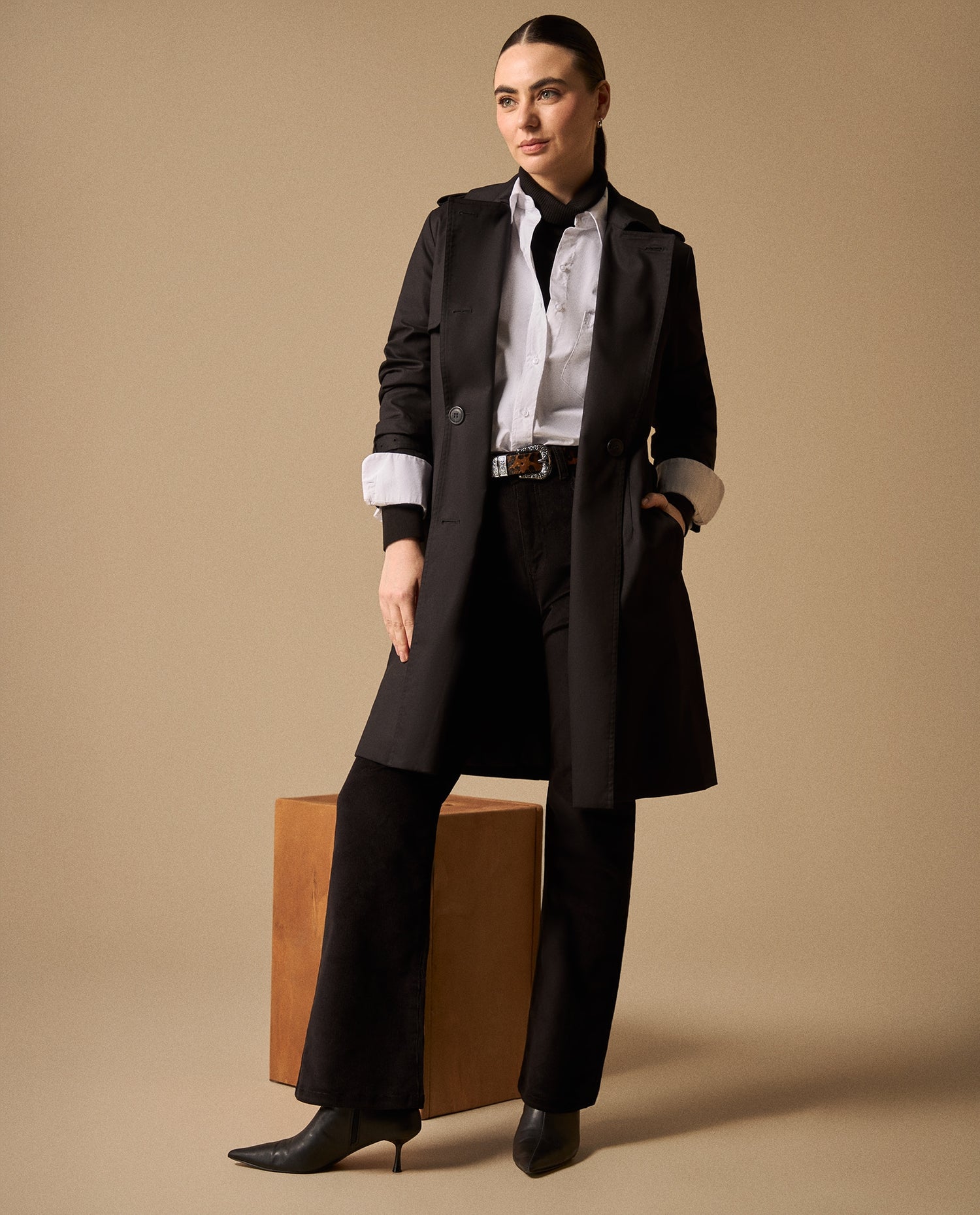 Trench Azul Bahía con Cinturón Ajustable - Negro