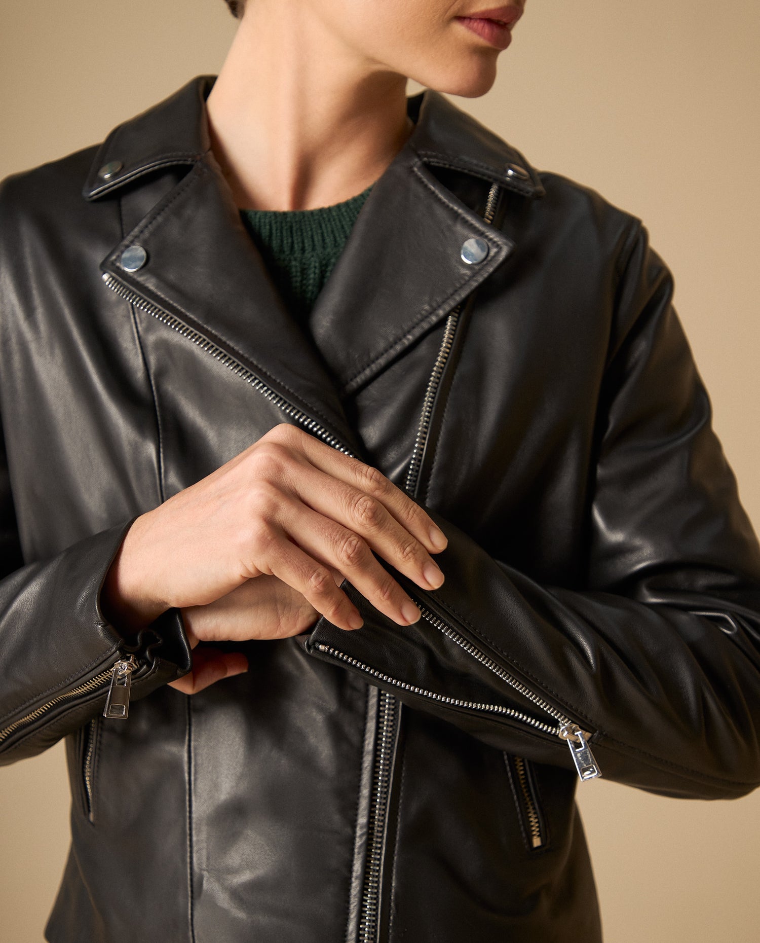 Chaqueta de cuero estilo biker con cierre diagonal - Negro