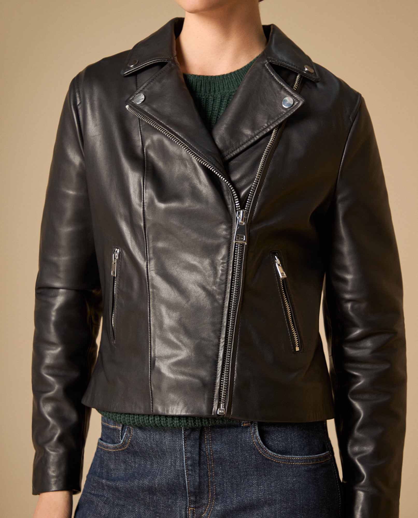 Chaqueta de cuero estilo biker con cierre diagonal - Negro 34_120G923_NEG193909_5