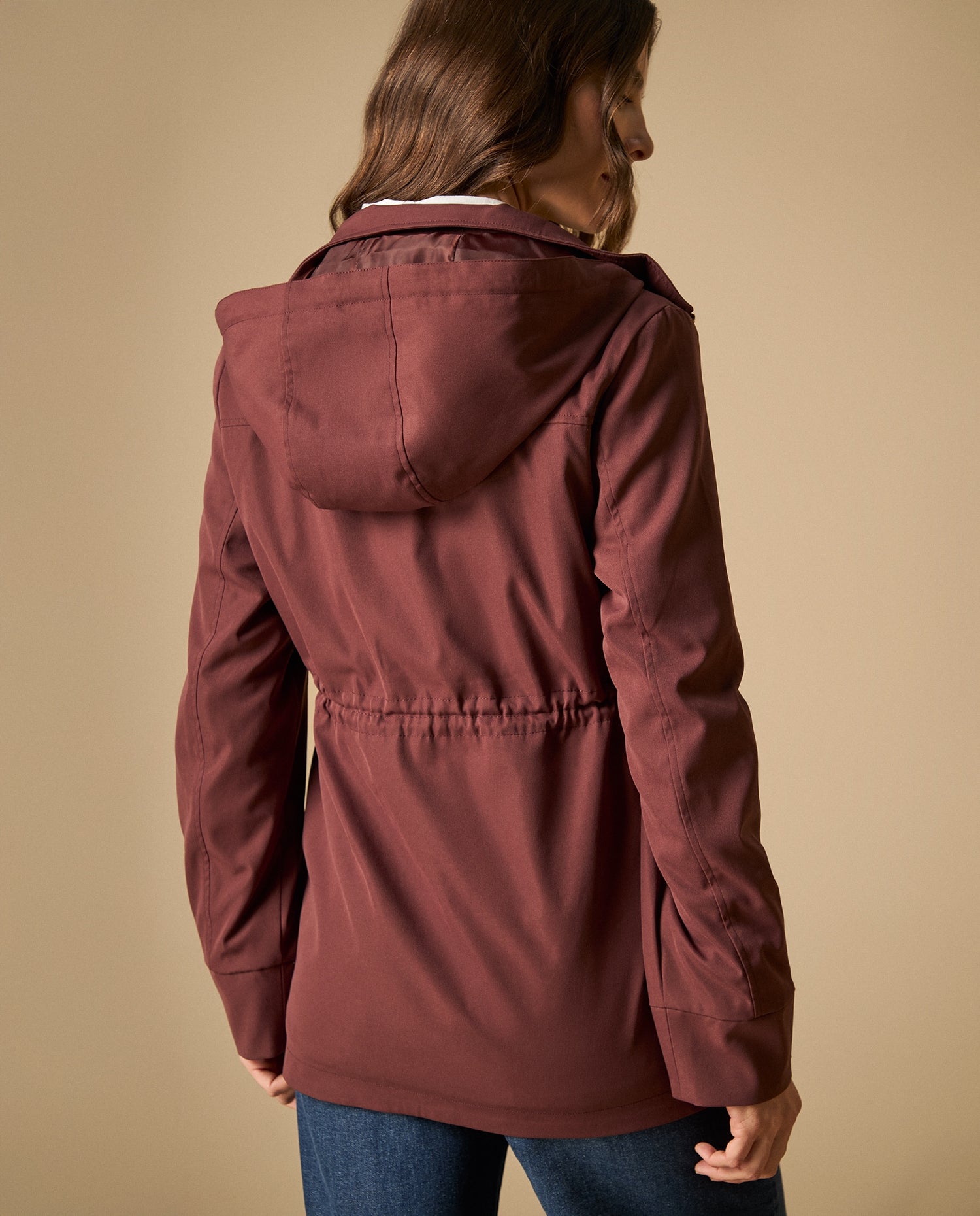 Chaqueta tipo trench con capucha ajustable - Café