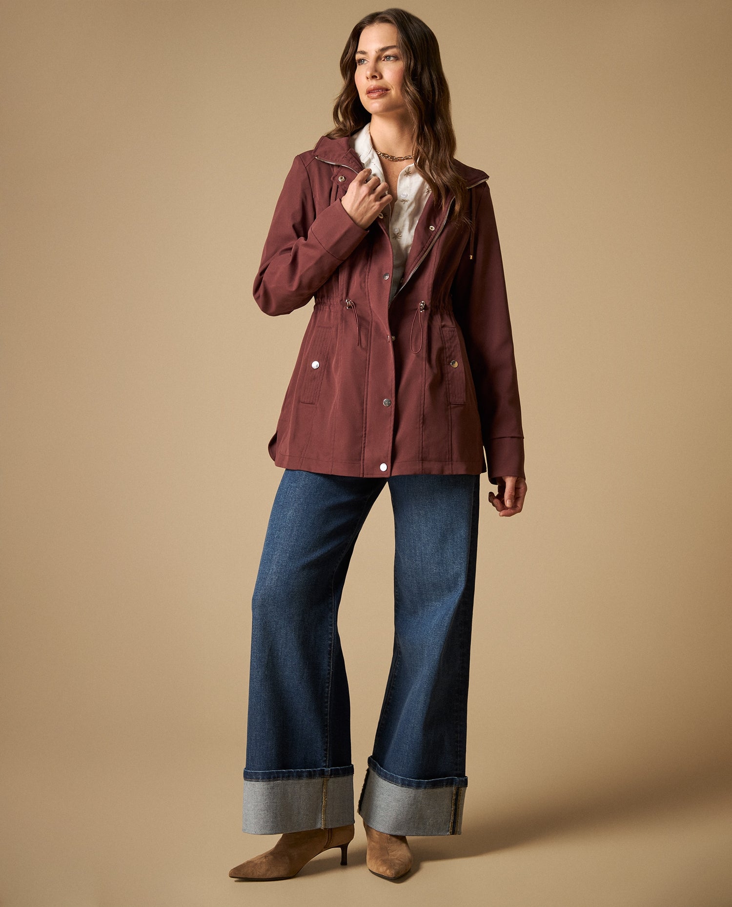 Chaqueta tipo trench con capucha ajustable - Café
