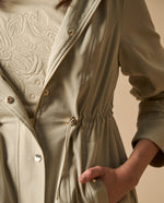 Chaqueta tipo trench con capucha ajustable - Verde