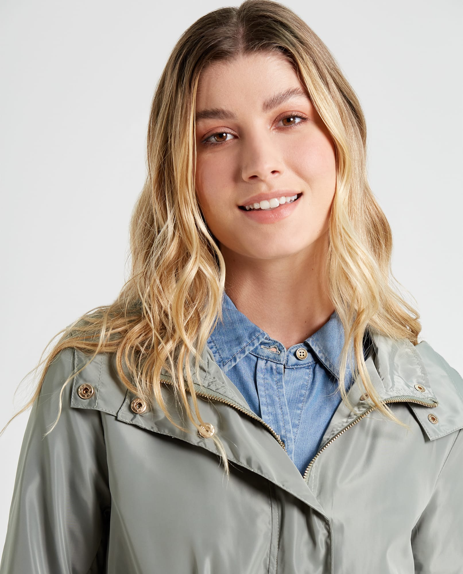 Chaqueta con capucha para mujer - Verde 34_122E201_A00962_4