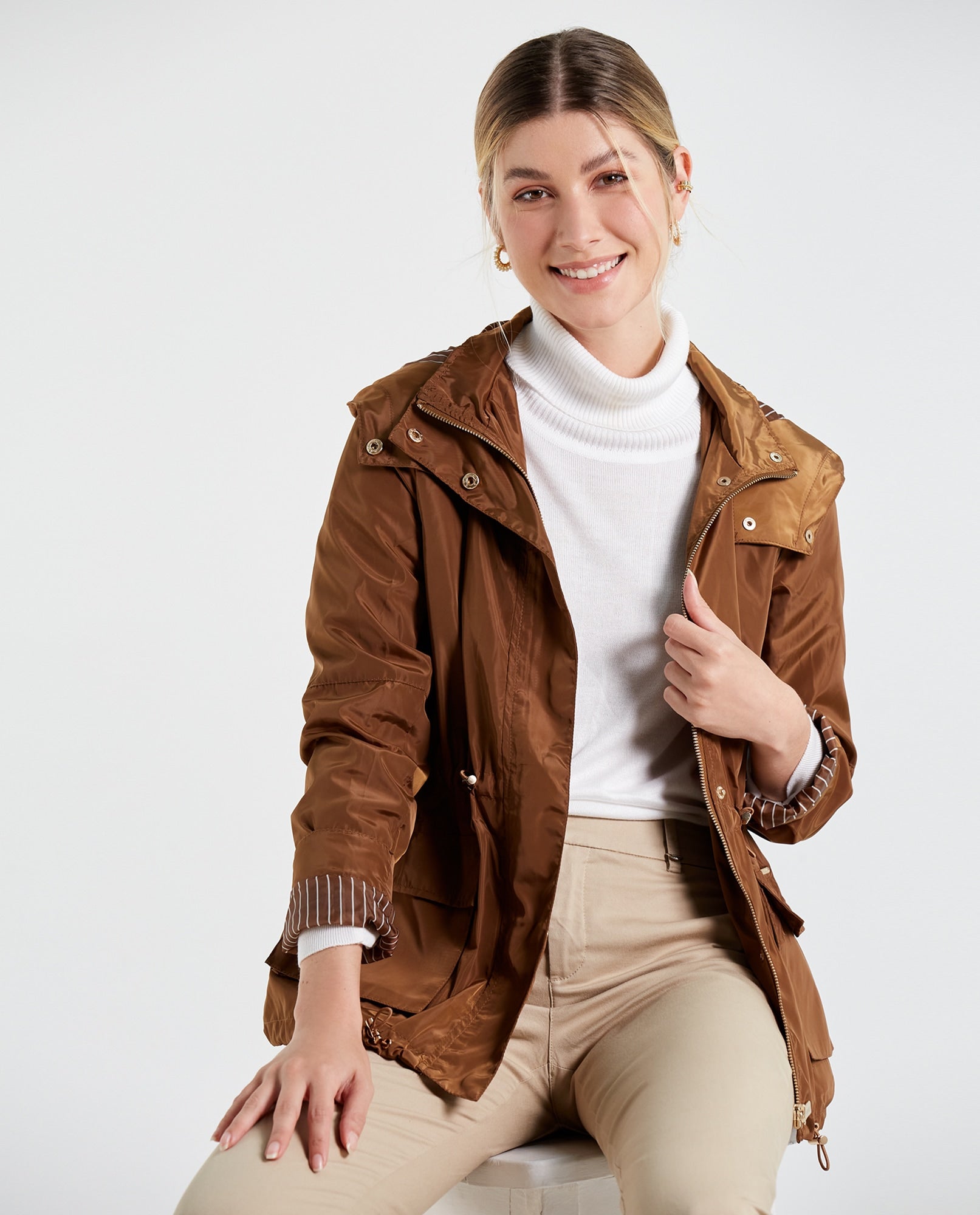 Chaqueta con capucha para mujer - Café 34_122E201_A01797_0