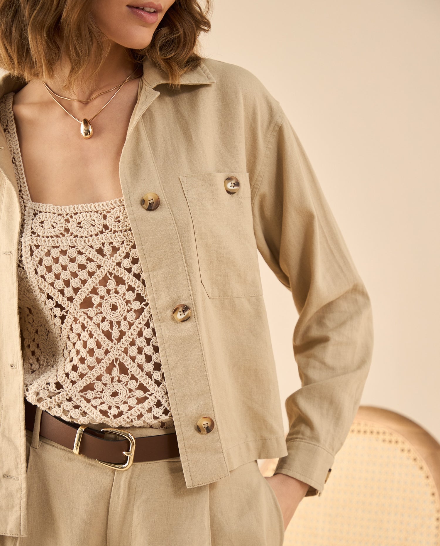 Chaqueta con ajuste de botones para mujer - Beige