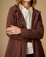 Chaqueta con capucha y ajuste en cintura - Café