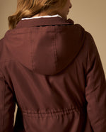 Chaqueta con capucha y ajuste en cintura - Café
