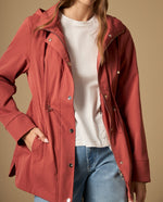 Chaqueta con capucha y ajuste en cintura - Rojo