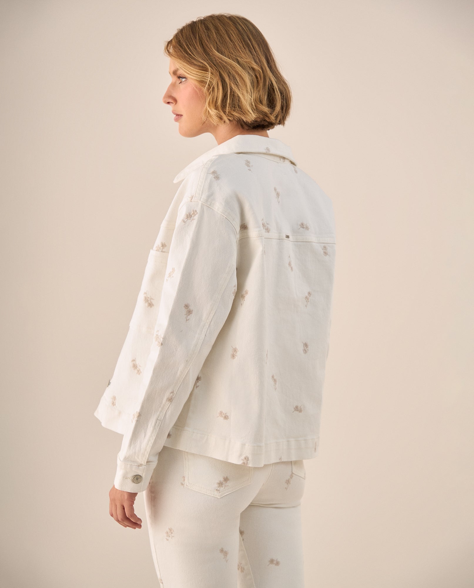 Chaqueta Crudo con Estampado Floral Sutil - Crudo 34_129G000_CRU110602_4