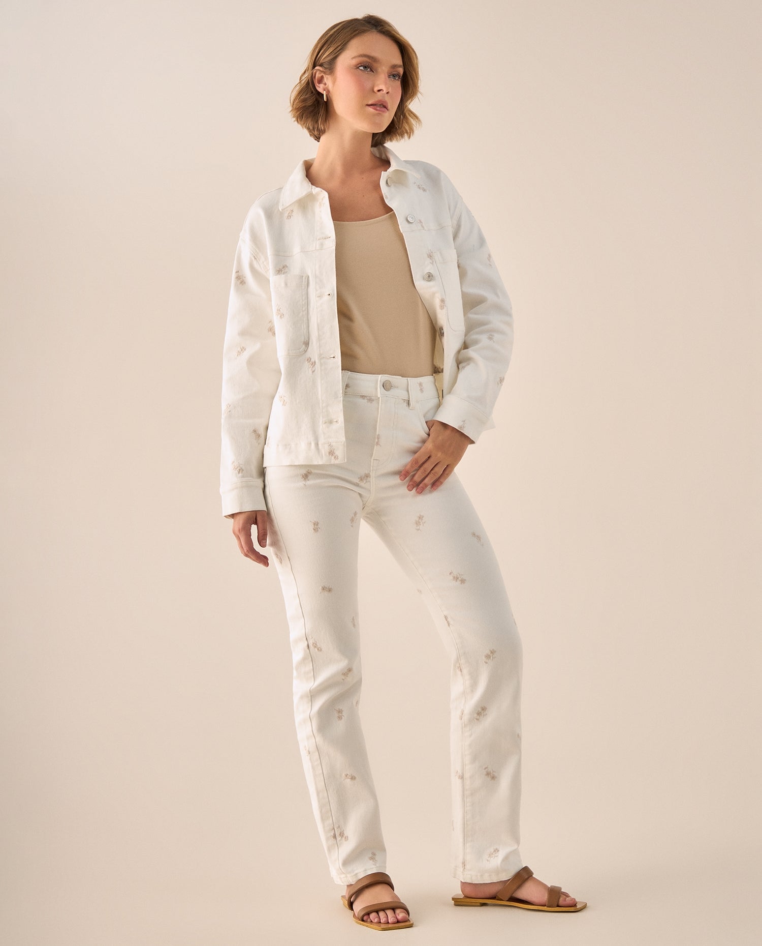 Chaqueta Crudo con Estampado Floral Sutil - Crudo