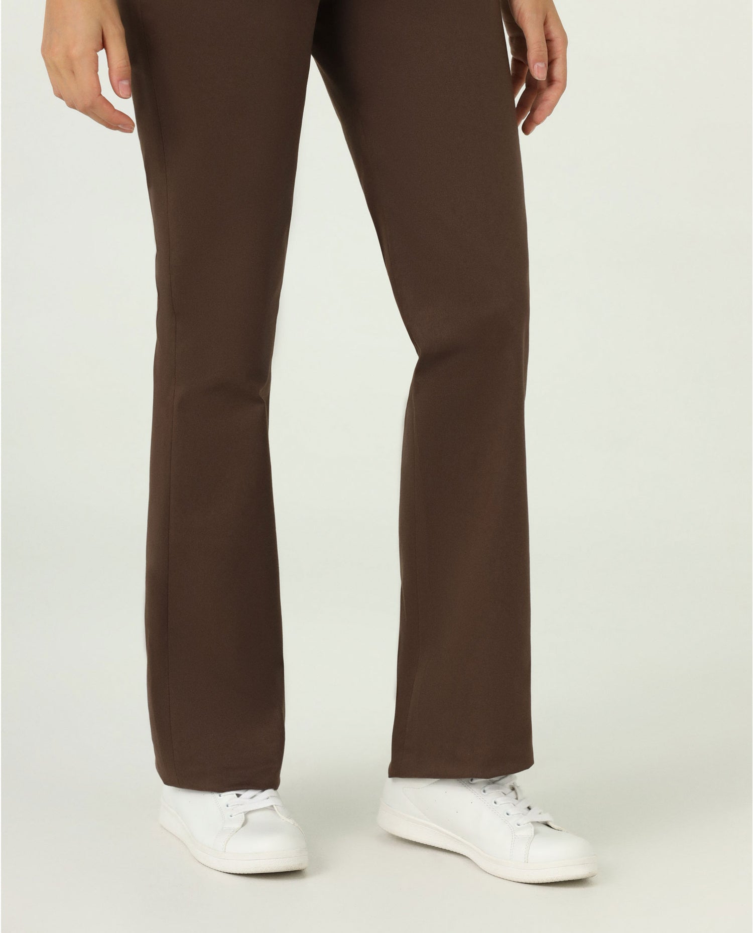 Pantalón Weekend pierna recta con ruedo doblado - Café