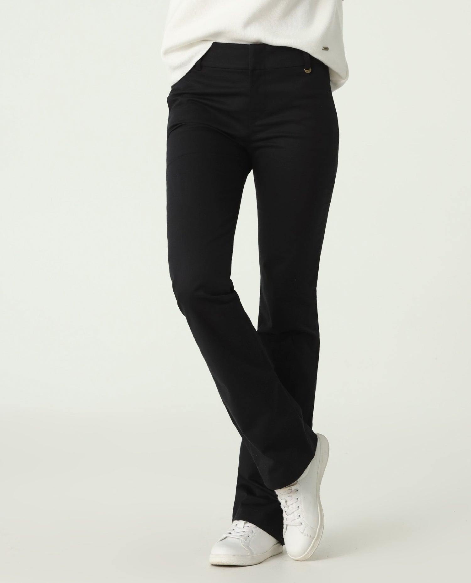 Pantalón Weekend pierna recta con ruedo doblado - Negro