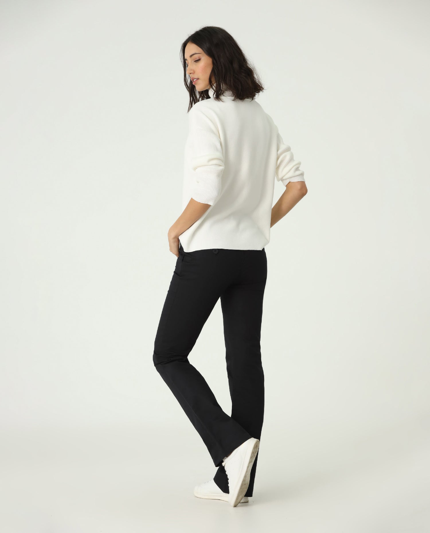 Pantalón Weekend pierna recta con ruedo doblado - Negro