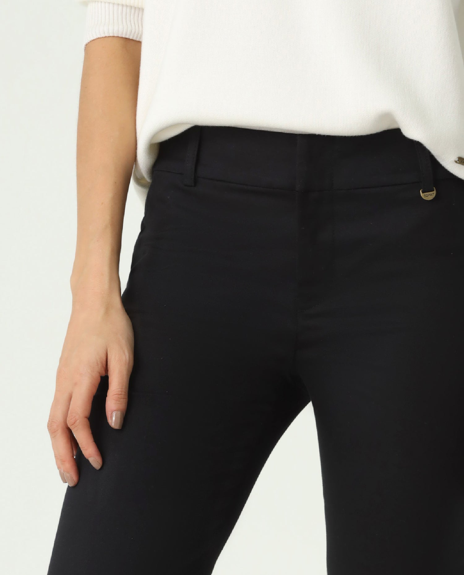 Pantalón Weekend pierna recta con ruedo doblado - Negro